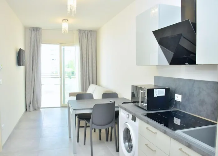 Salt Air And Soft Light Flat In Sunny Apartament *