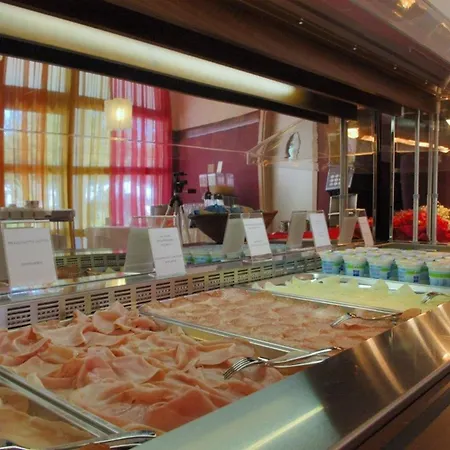 Salt Air And Soft Light Flat In Sunny Апартаменты *